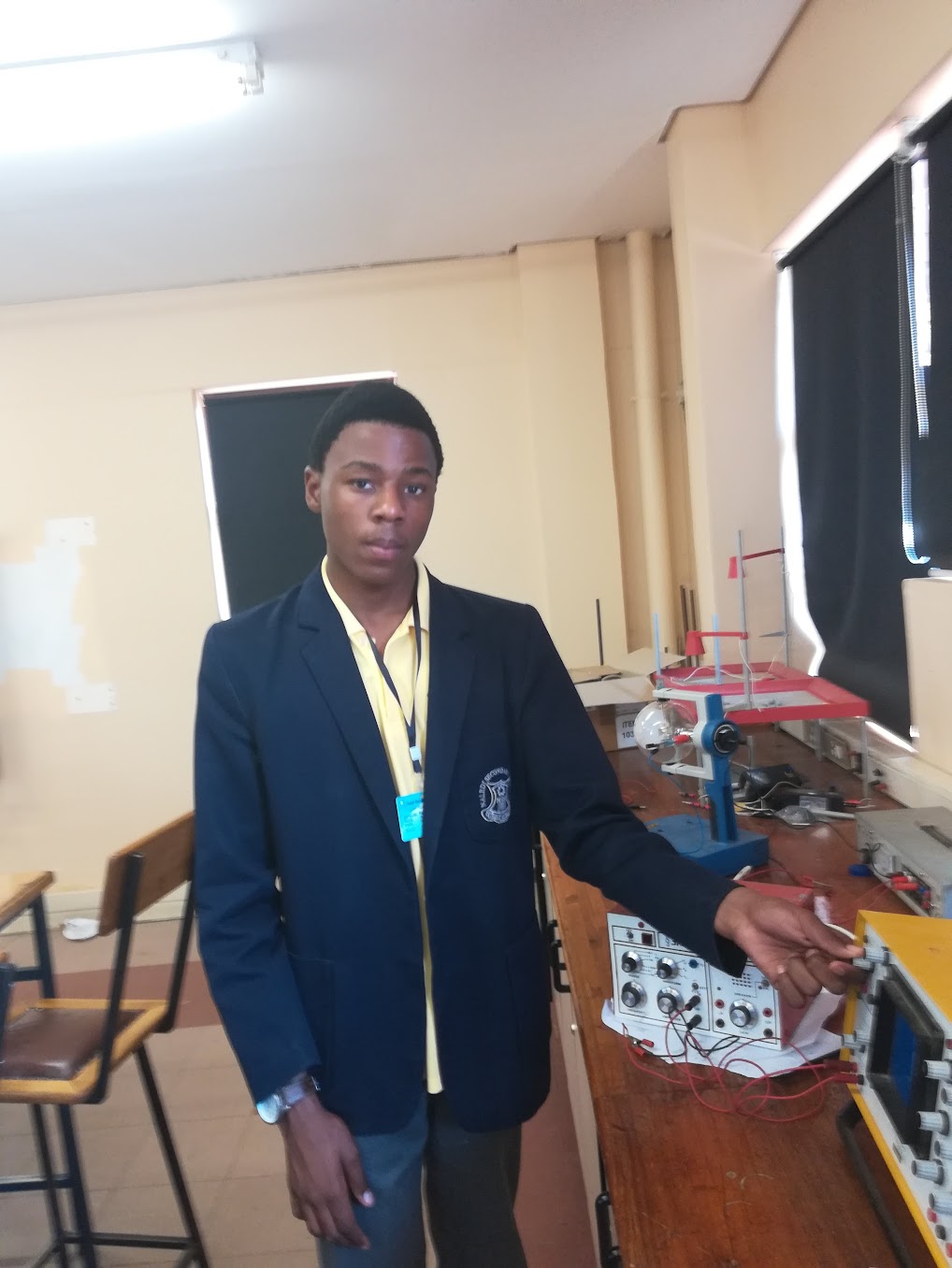 Bonolo Naledi in a school science lab